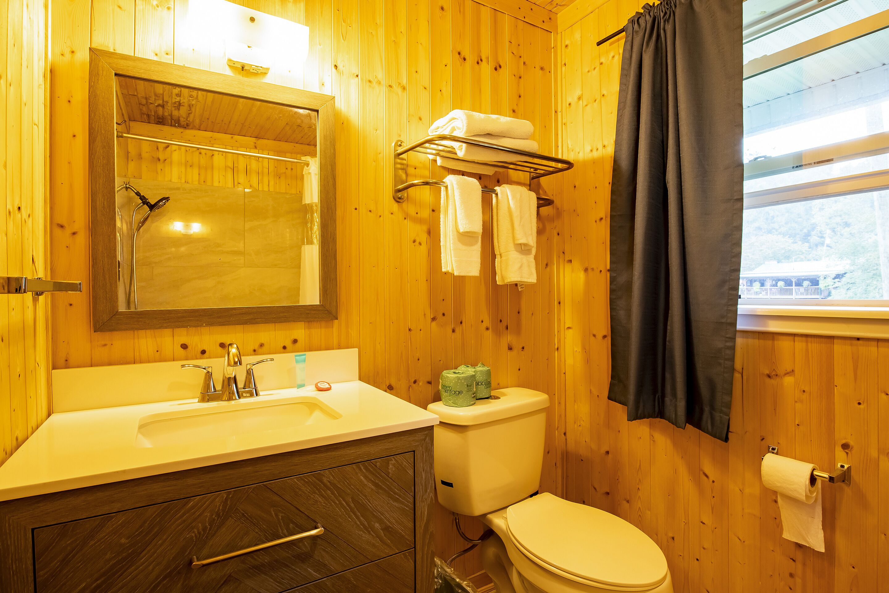 Lloyd's on The River Country Inn by OYO