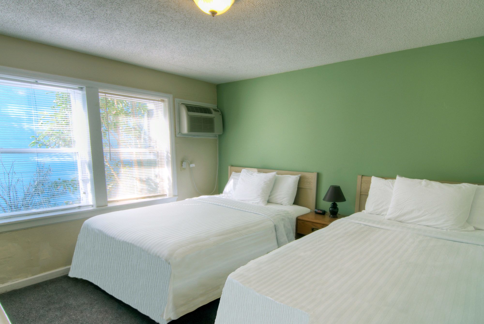 Surfside Motor Lodge