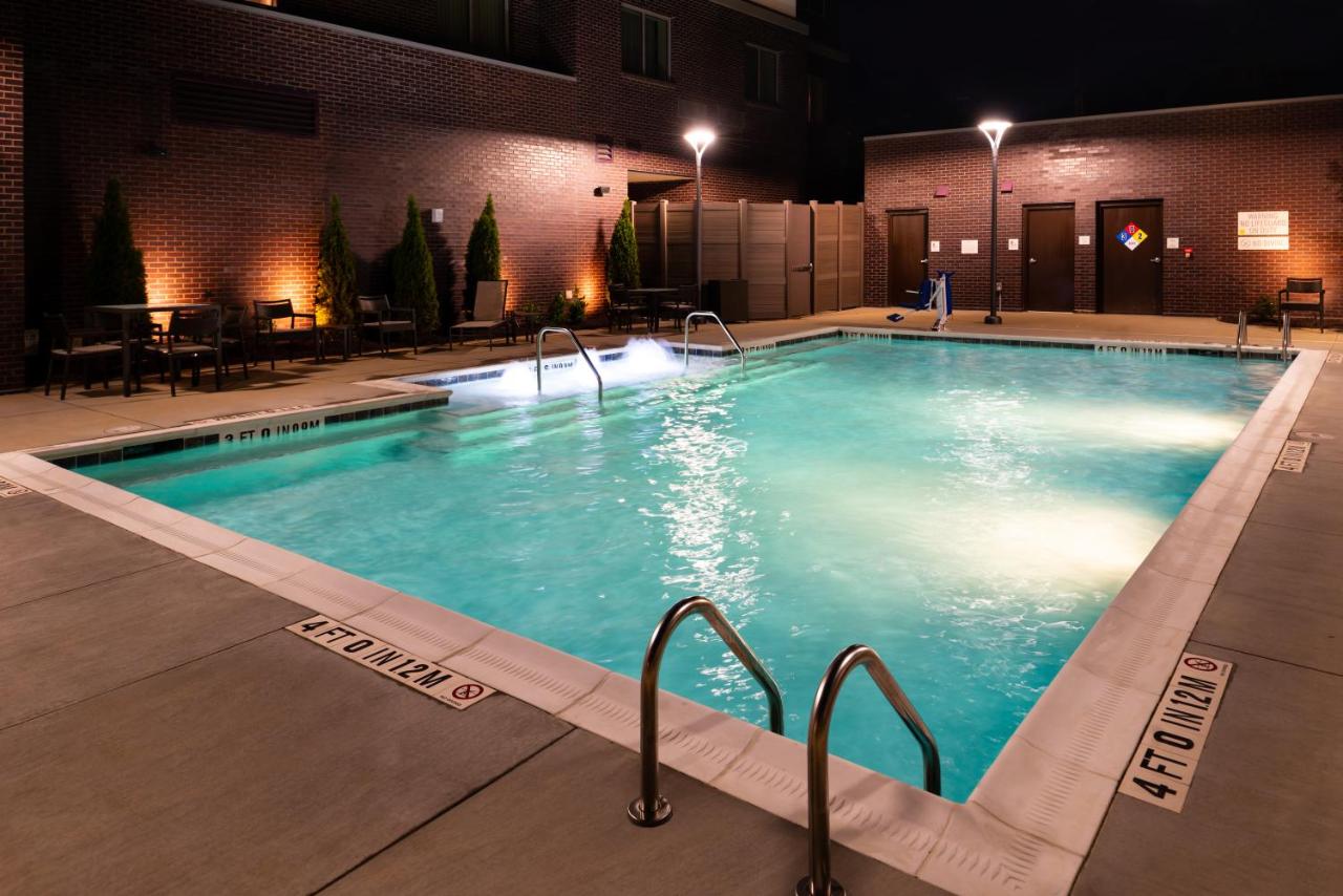 Courtyard Charlotte Northlake