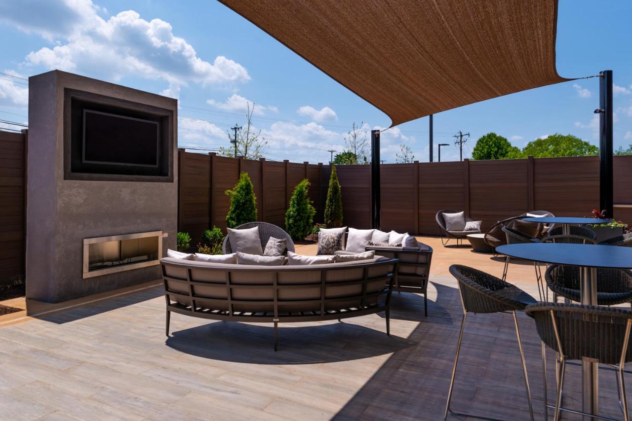 Courtyard Charlotte Northlake