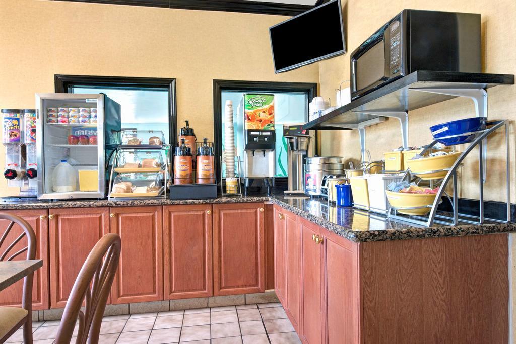 Days Inn by Wyndham Charlotte Northlake