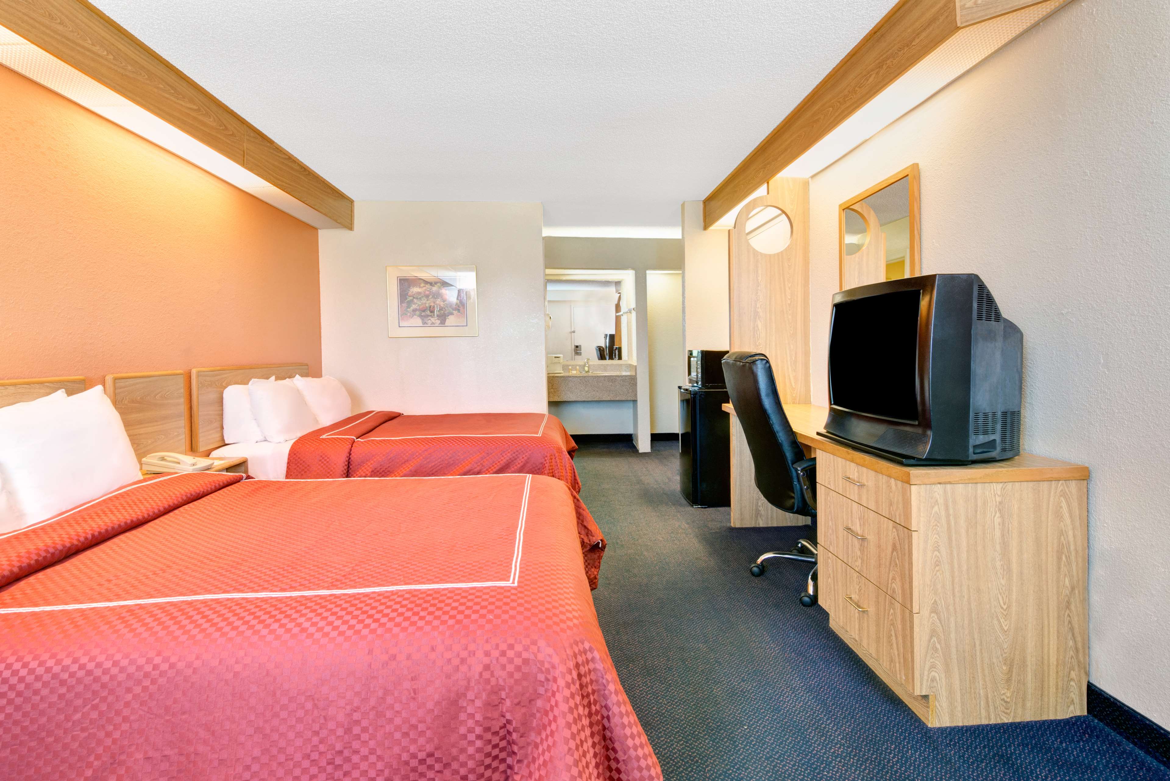 Days Inn by Wyndham Charlotte Northlake