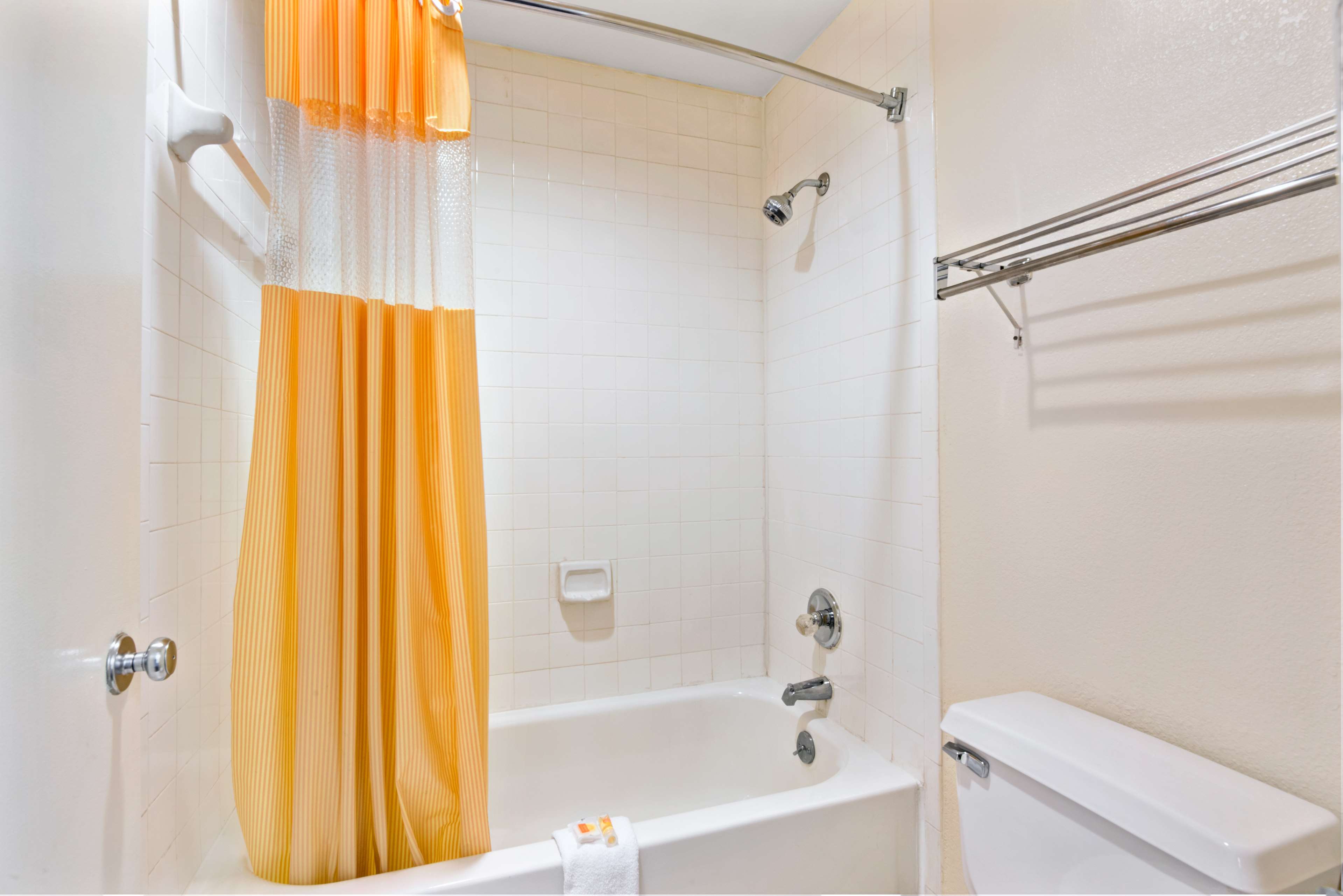 Days Inn by Wyndham Charlotte Northlake