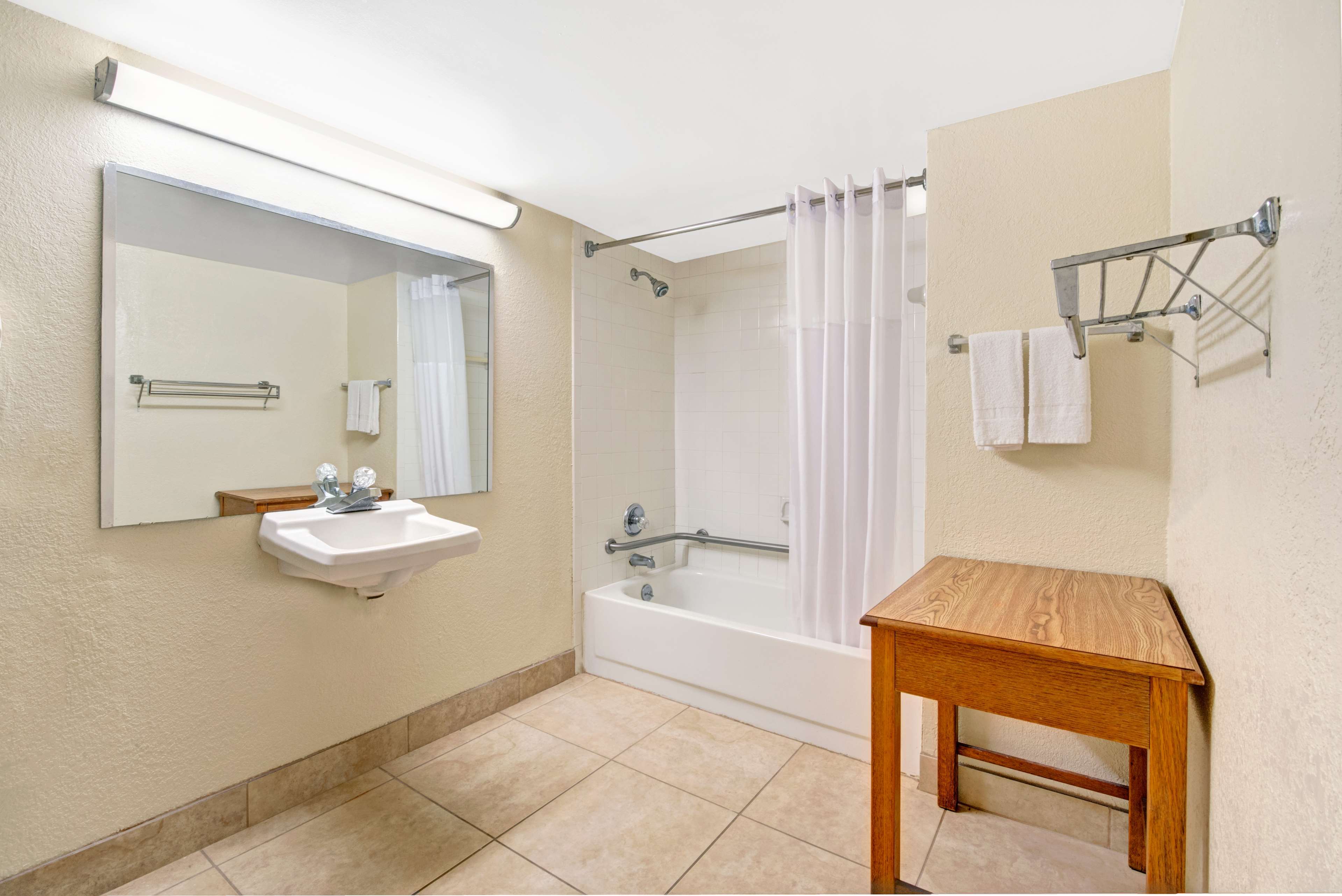 Days Inn by Wyndham Charlotte Northlake