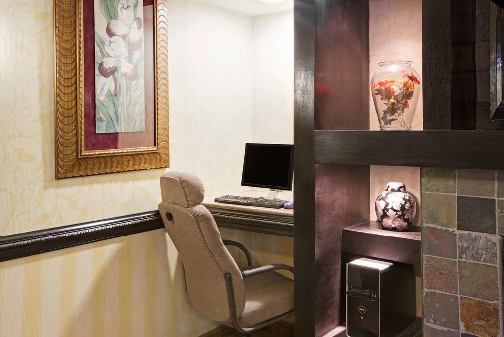 Days Inn by Wyndham Charlotte/Woodlawn Near Carowinds