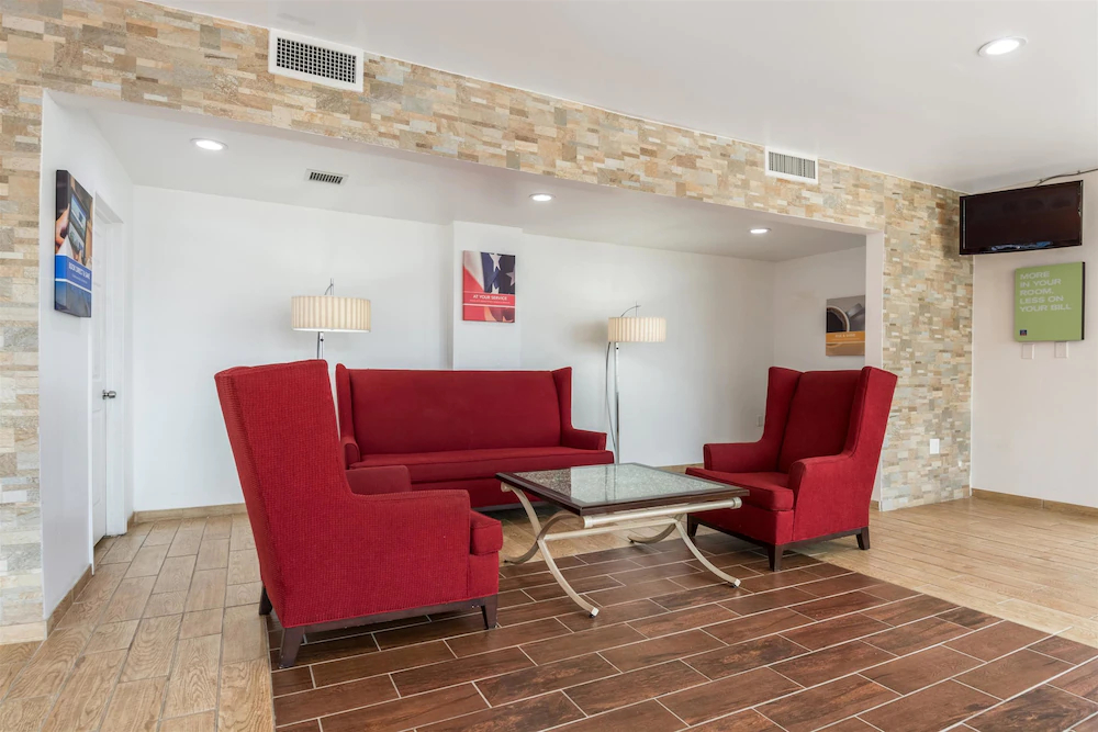 Econo Lodge Airport near Billy Graham Parkway