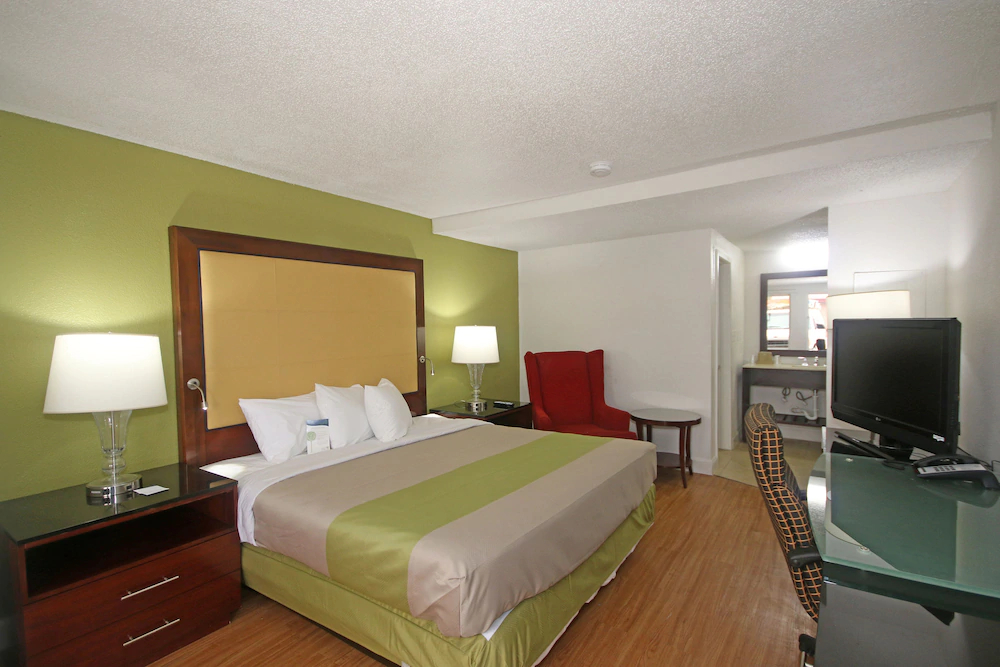 Econo Lodge Airport near Billy Graham Parkway