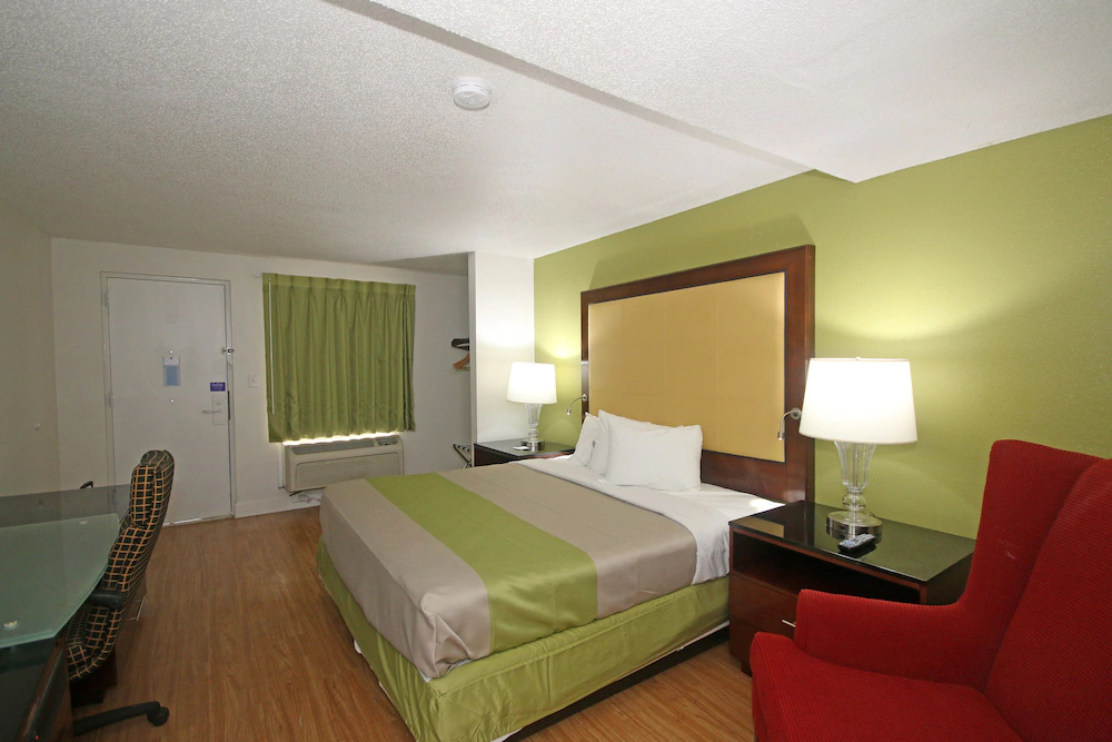 Econo Lodge Airport near Billy Graham Parkway