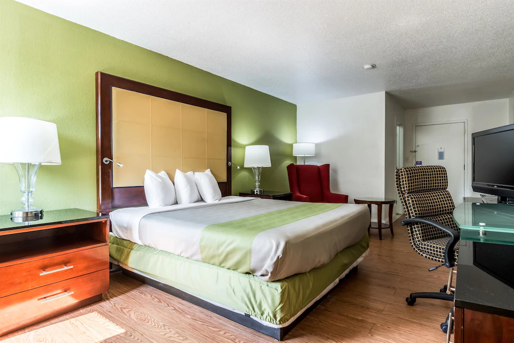 Econo Lodge Airport near Billy Graham Parkway