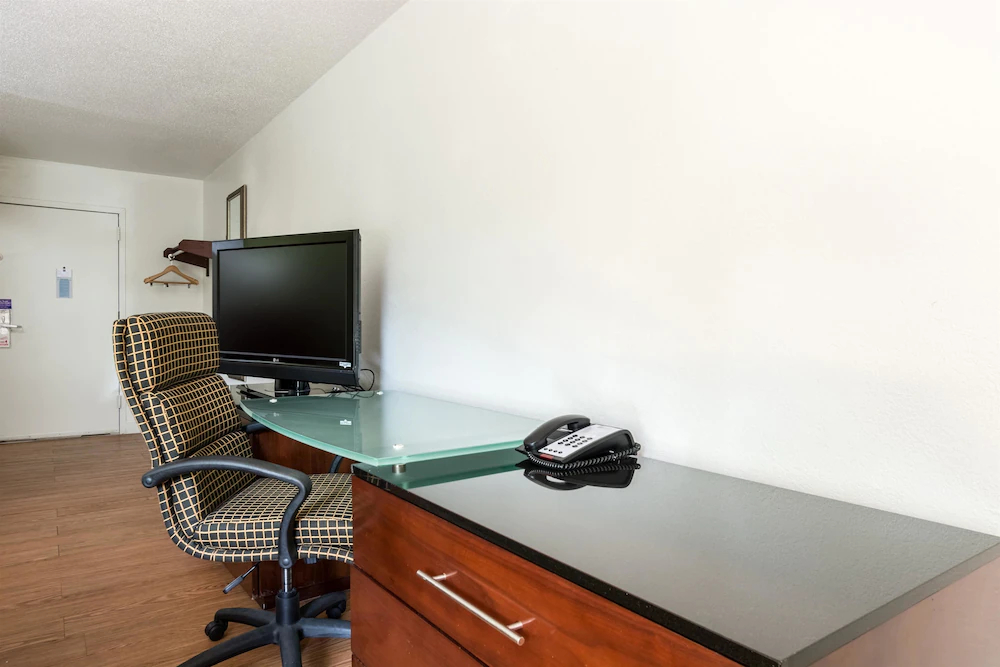 Econo Lodge Airport near Billy Graham Parkway