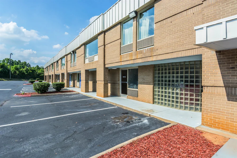 Econo Lodge Airport near Billy Graham Parkway
