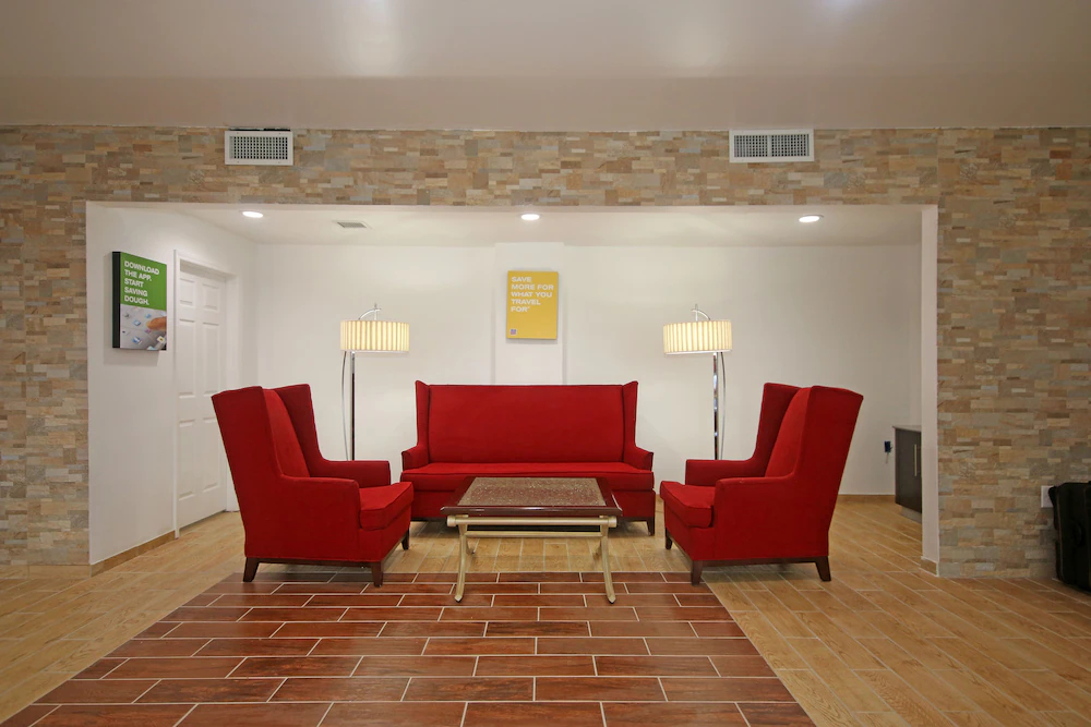 Econo Lodge Airport near Billy Graham Parkway