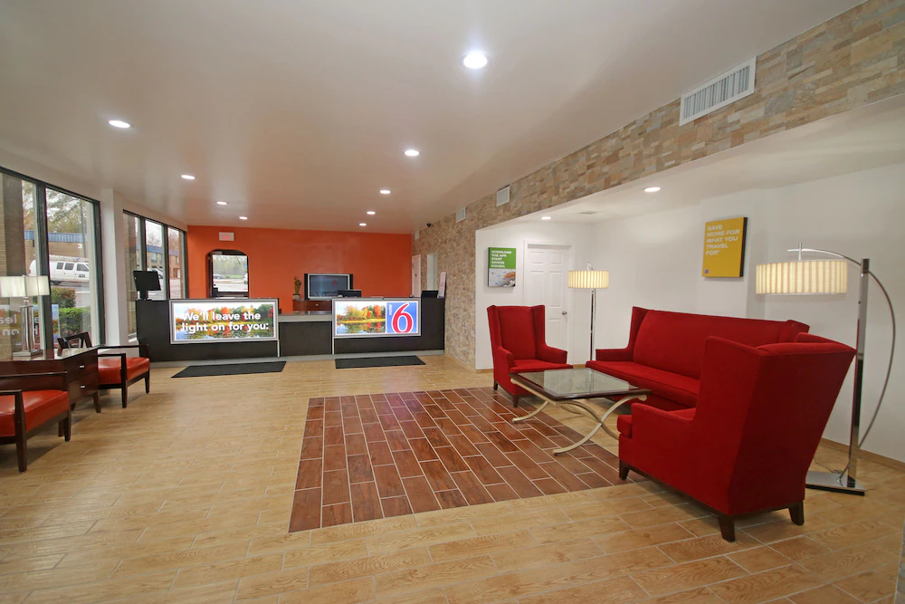 Econo Lodge Airport near Billy Graham Parkway