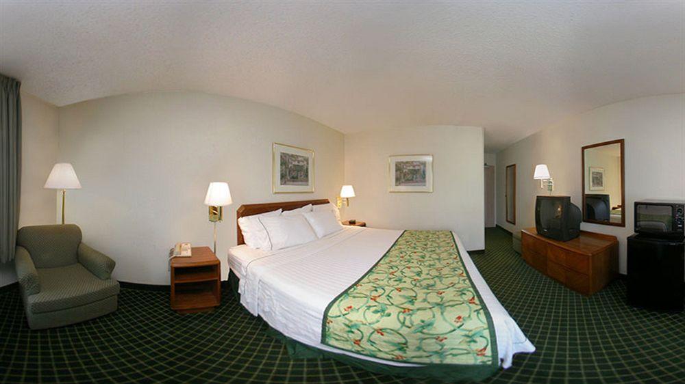 Studios & Suites 4 Less Charlotte