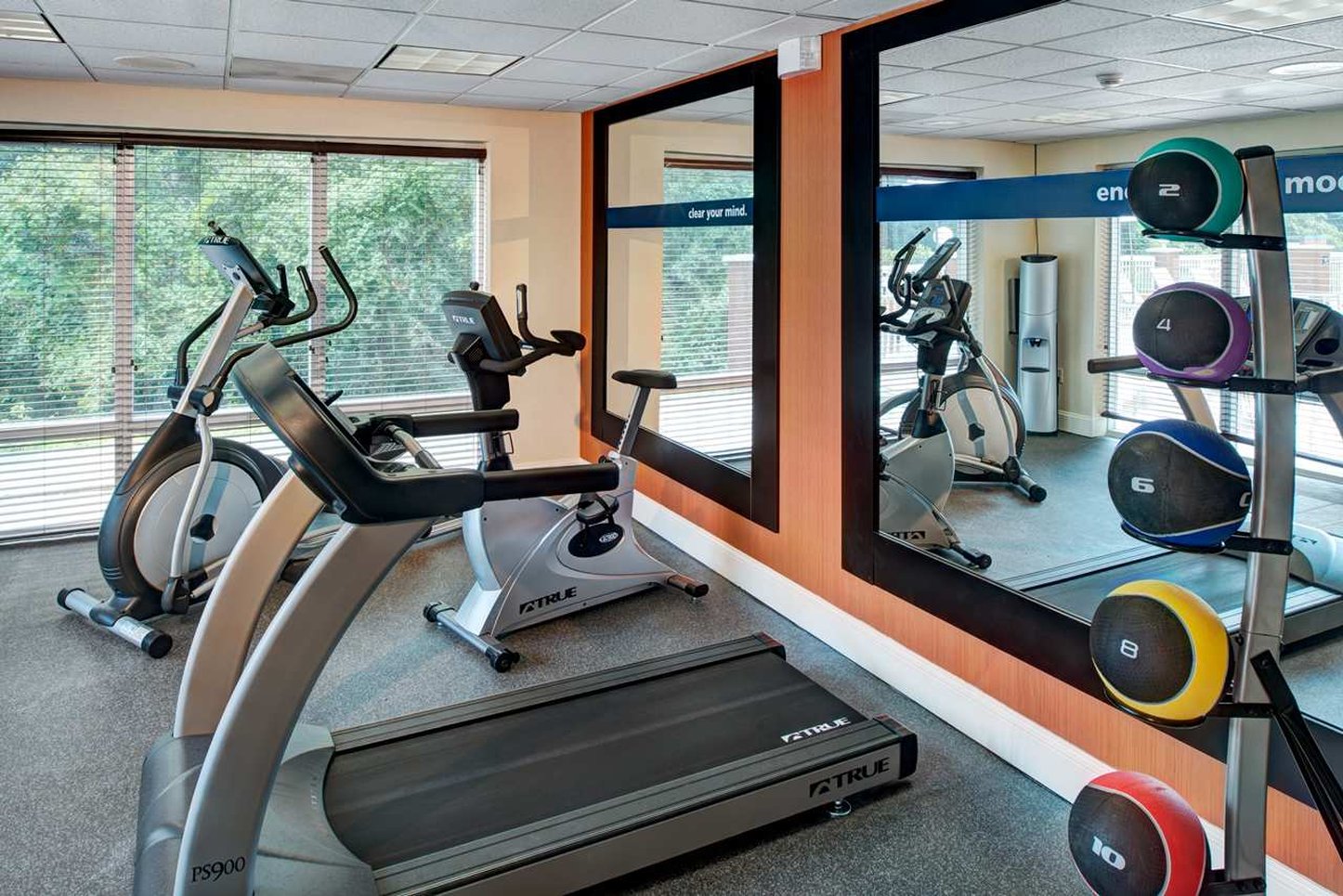 Hampton Inn & Suites Charlotte Arrowood