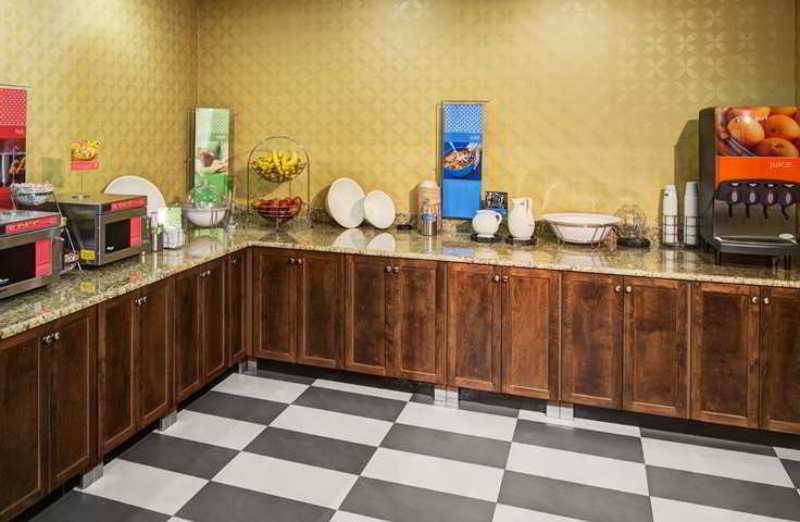 Hampton Inn & Suites Charlotte Arrowood