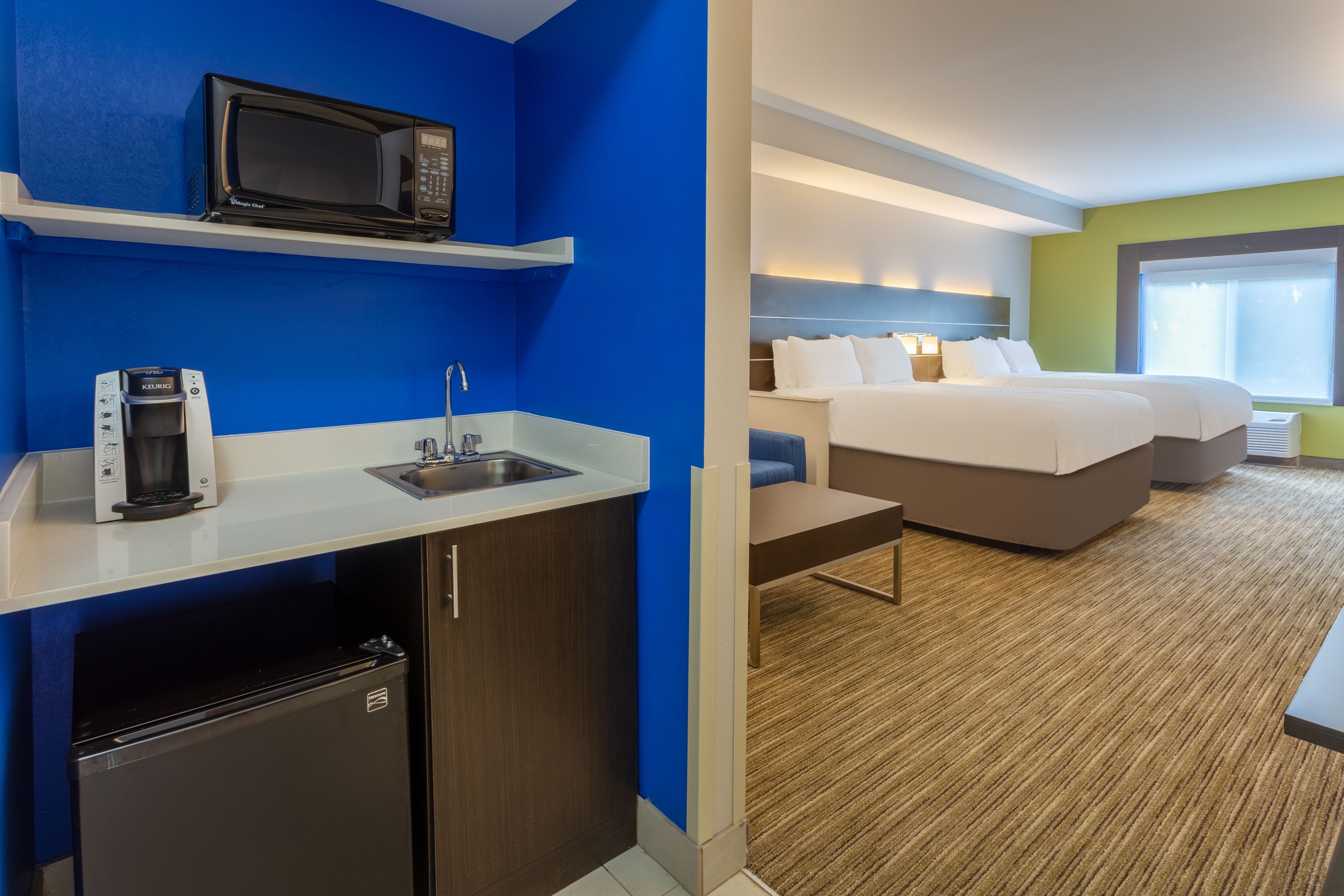 Holiday Inn Express & Suites Charlotte-Arrowood