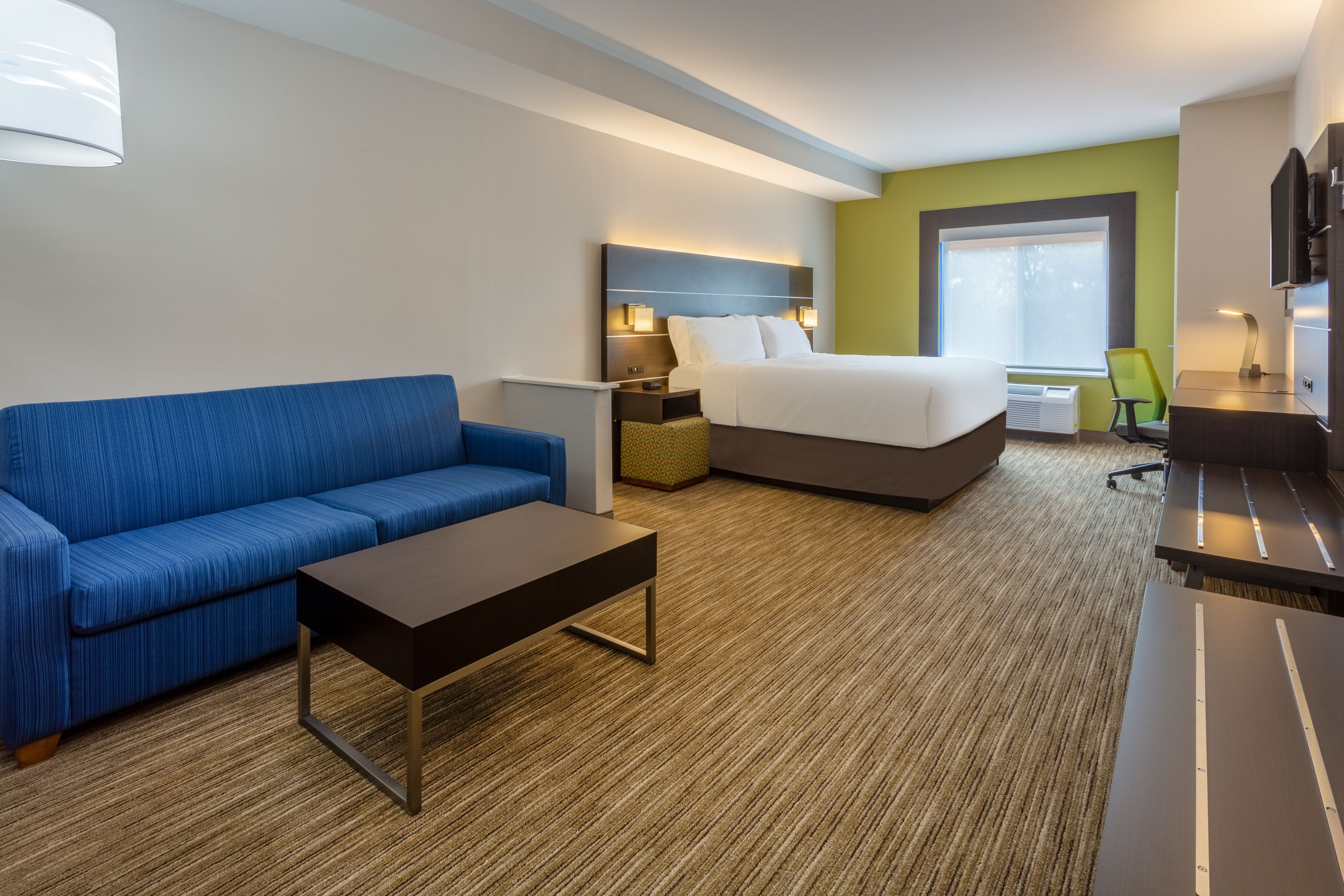 Holiday Inn Express & Suites Charlotte-Arrowood