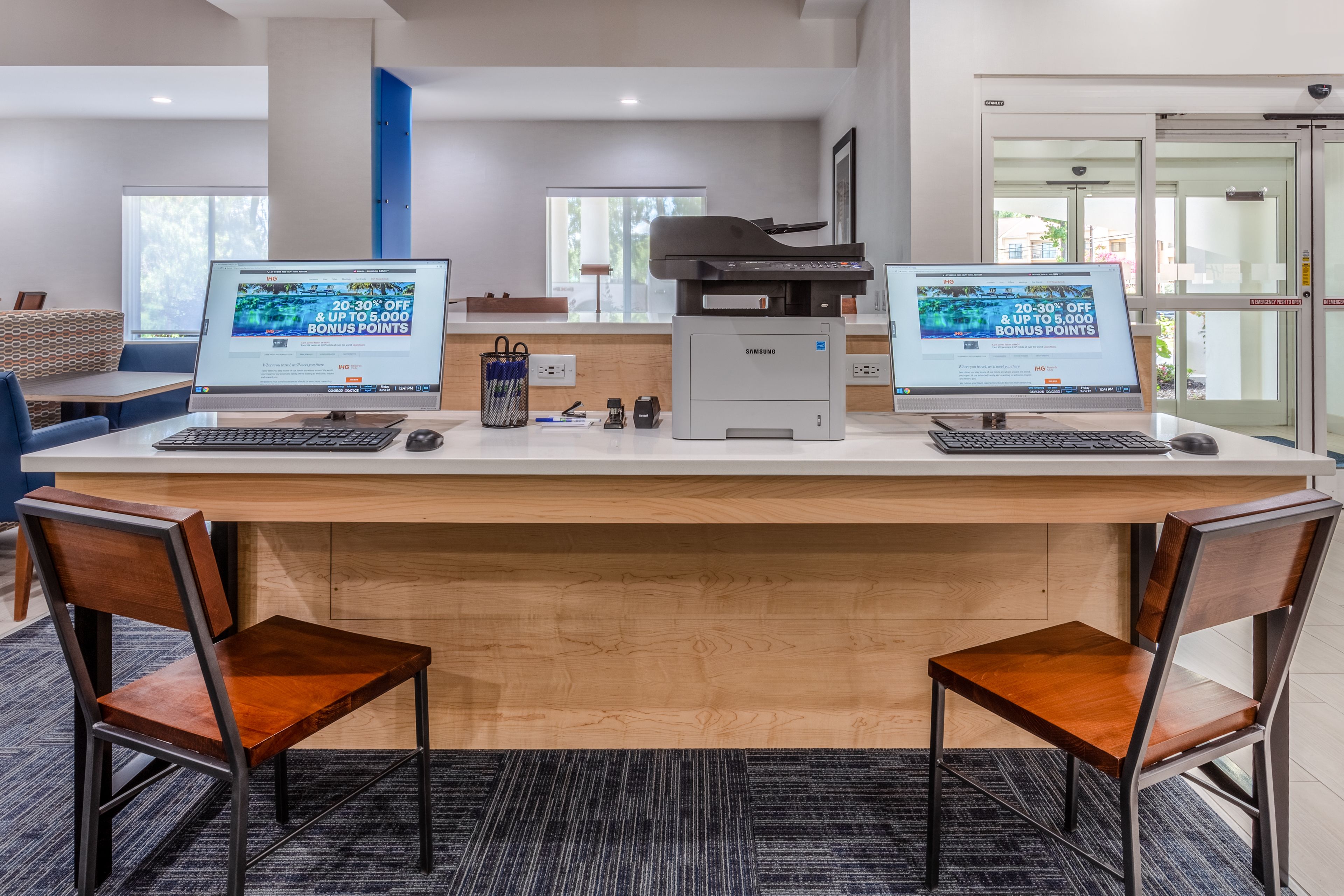 Holiday Inn Express & Suites Charlotte-Arrowood