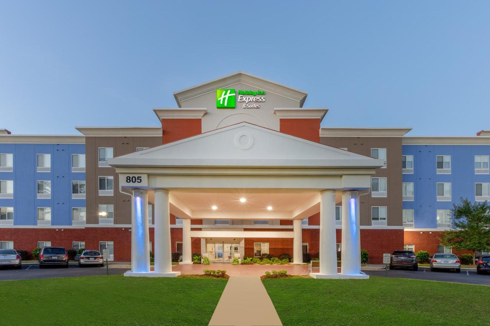 Holiday Inn Express & Suites Charlotte-Arrowood