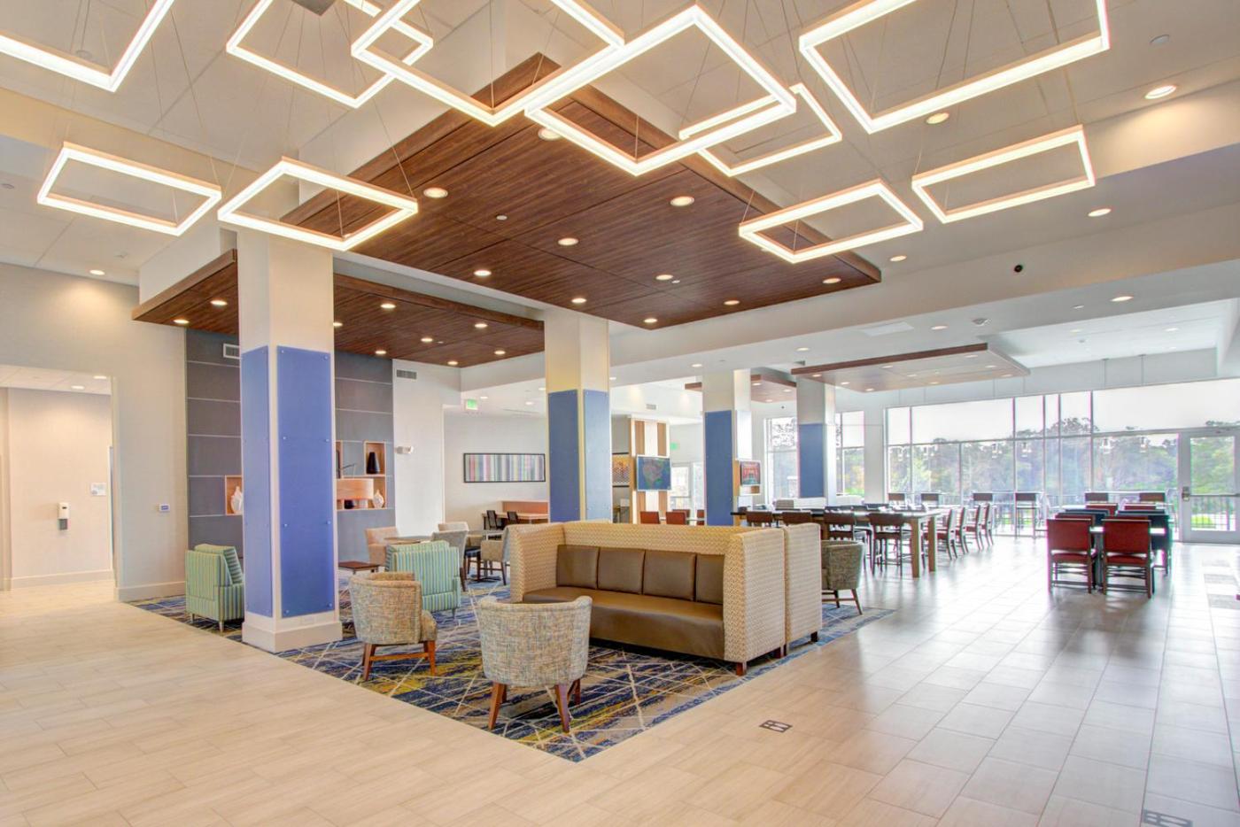 Holiday Inn Express & Suites Charlotte Southwest