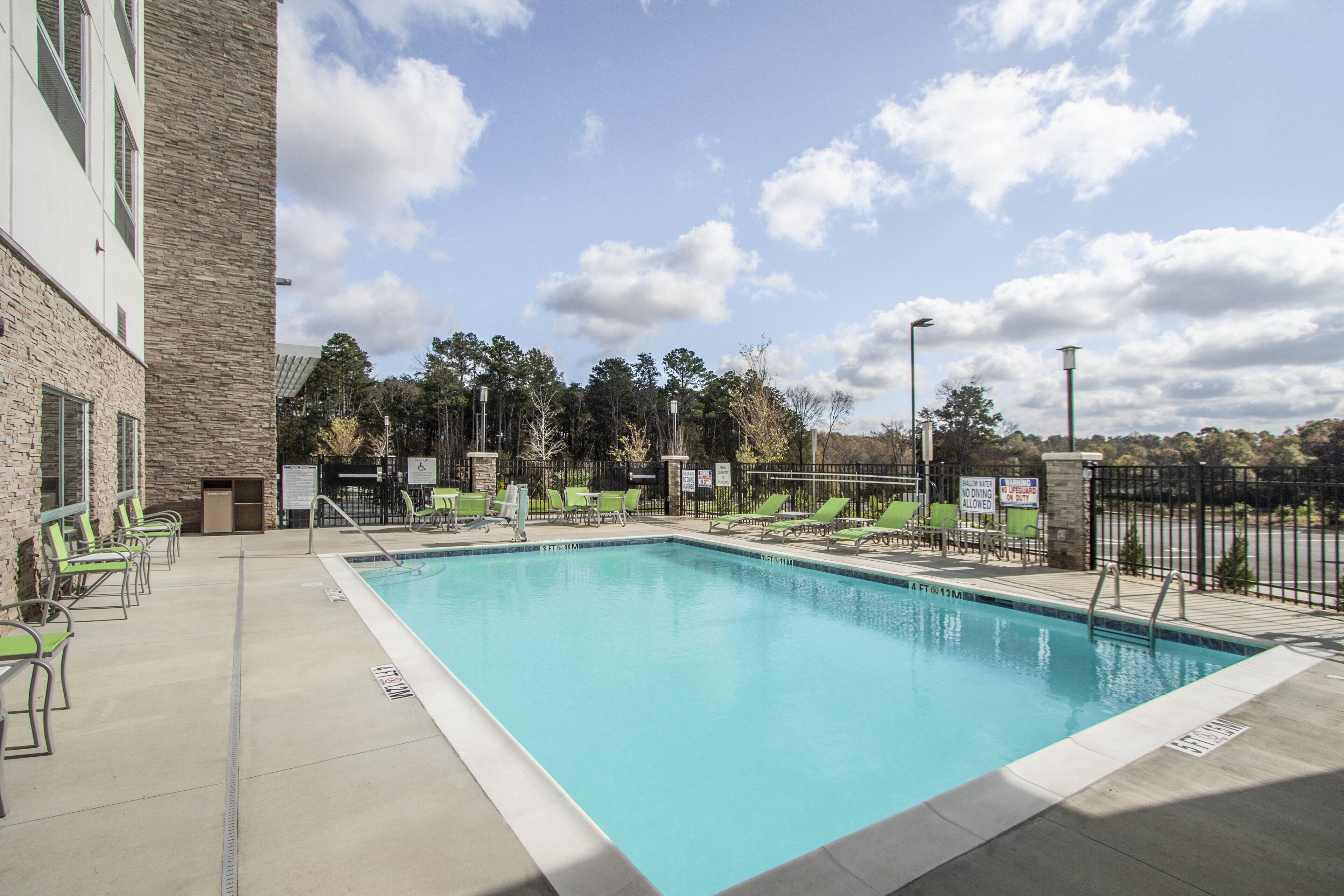 Holiday Inn Express & Suites Charlotte Southwest