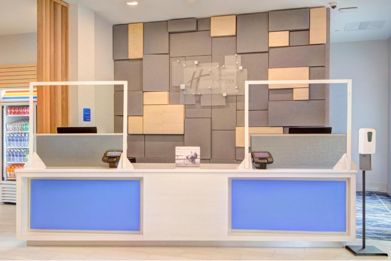 Holiday Inn Express & Suites Charlotte Southwest