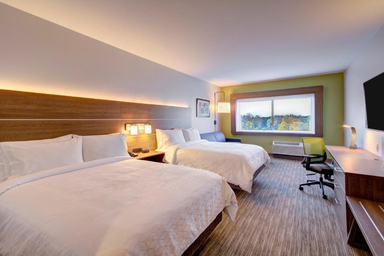 Holiday Inn Express & Suites Charlotte Southwest