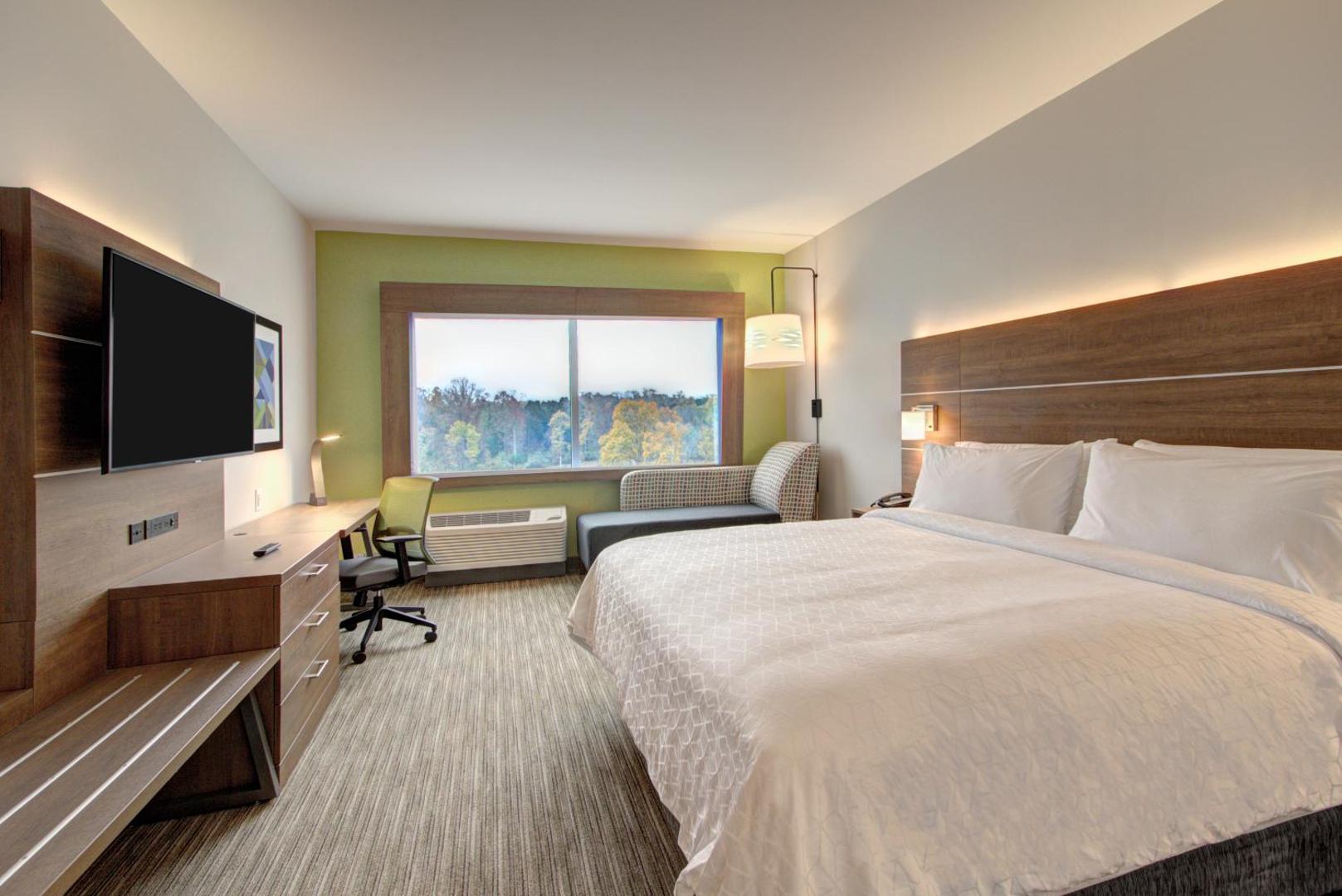 Holiday Inn Express & Suites Charlotte Southwest