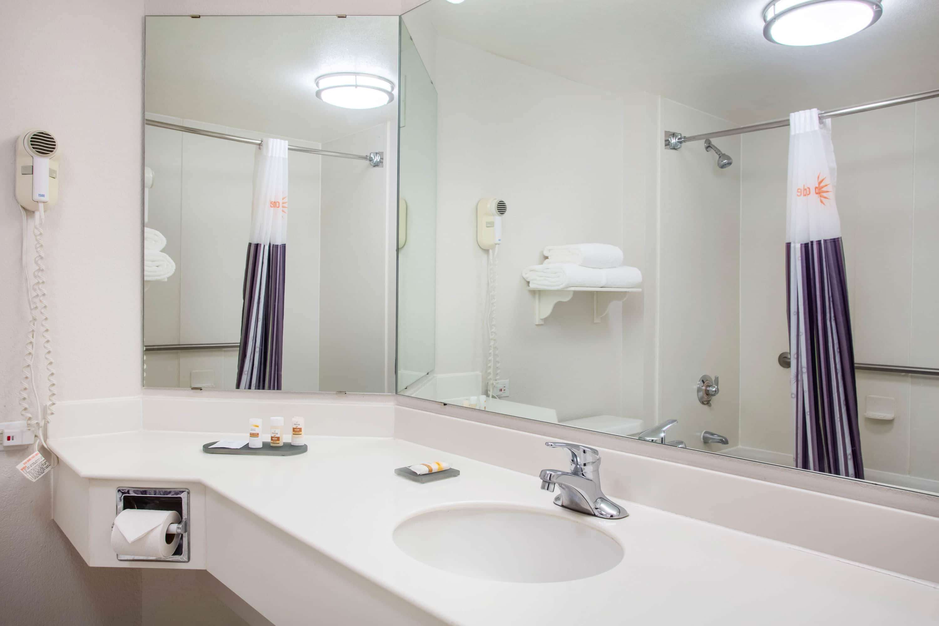 La Quinta Inn & Suites by Wyndham Charlotte Airport South