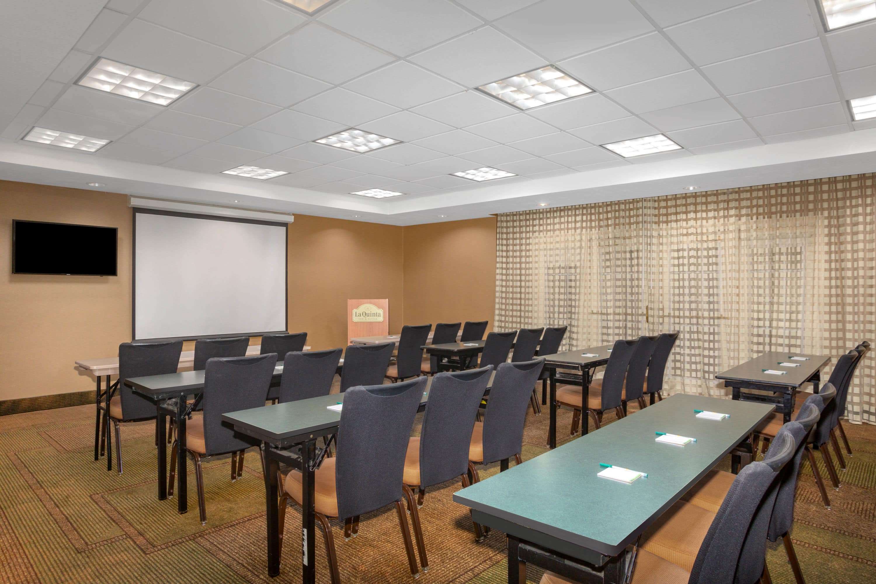 La Quinta Inn & Suites by Wyndham Charlotte Airport South