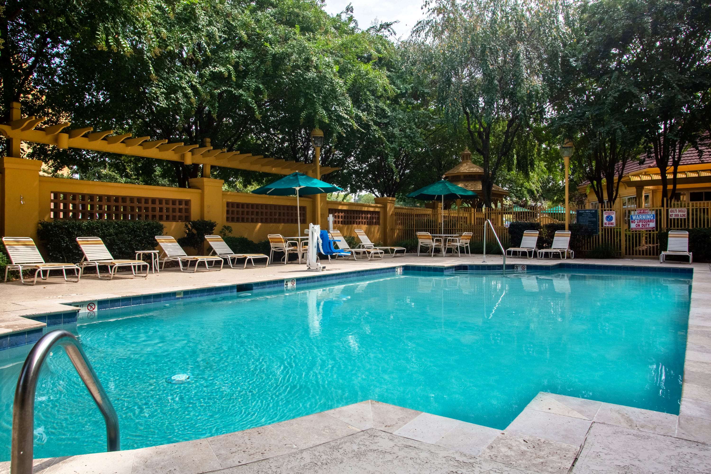 La Quinta Inn & Suites by Wyndham Charlotte Airport South