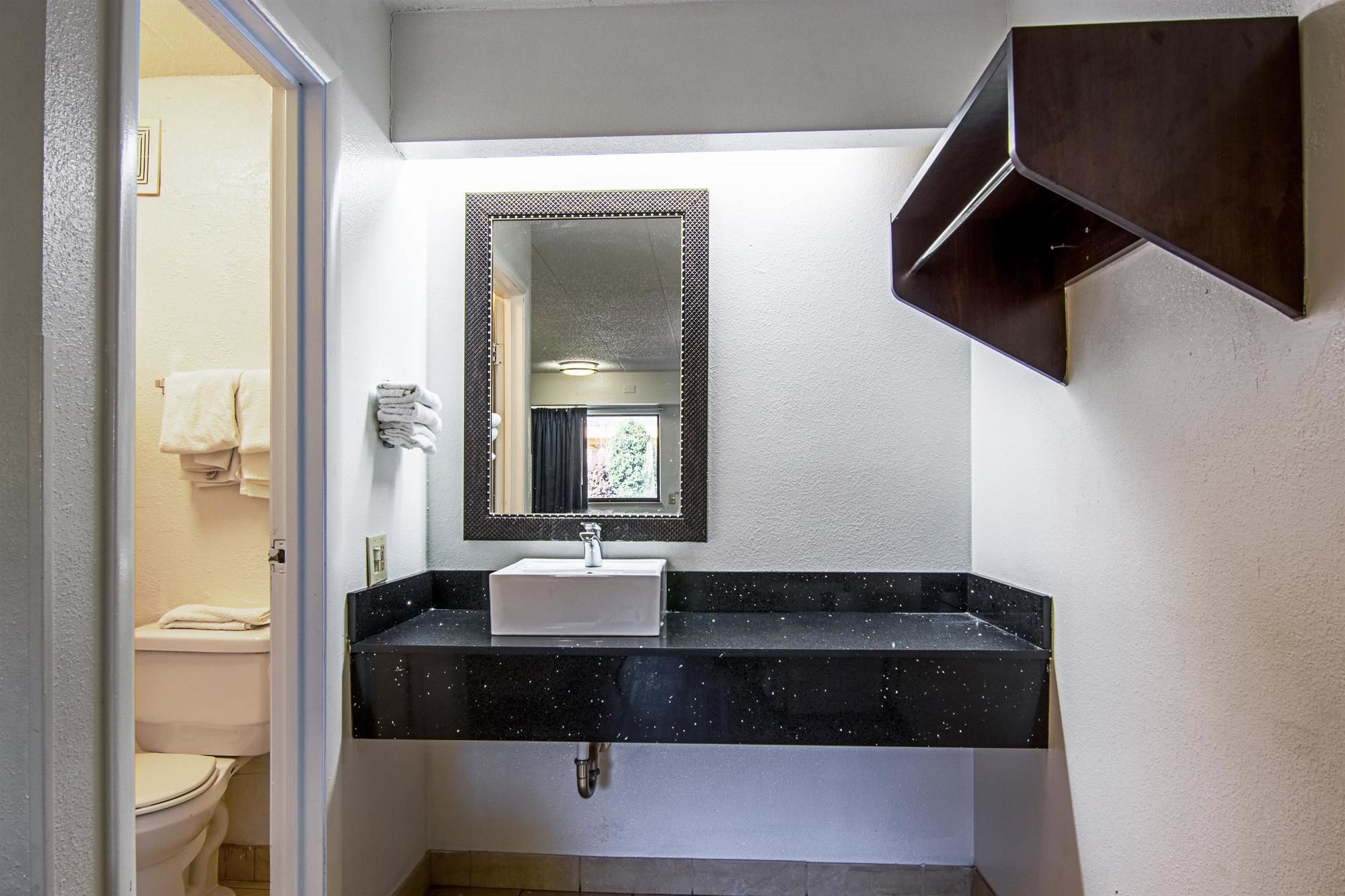 Econo Lodge Charlotte Airport