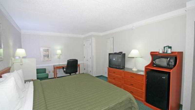 Quality Inn & Suites Airport