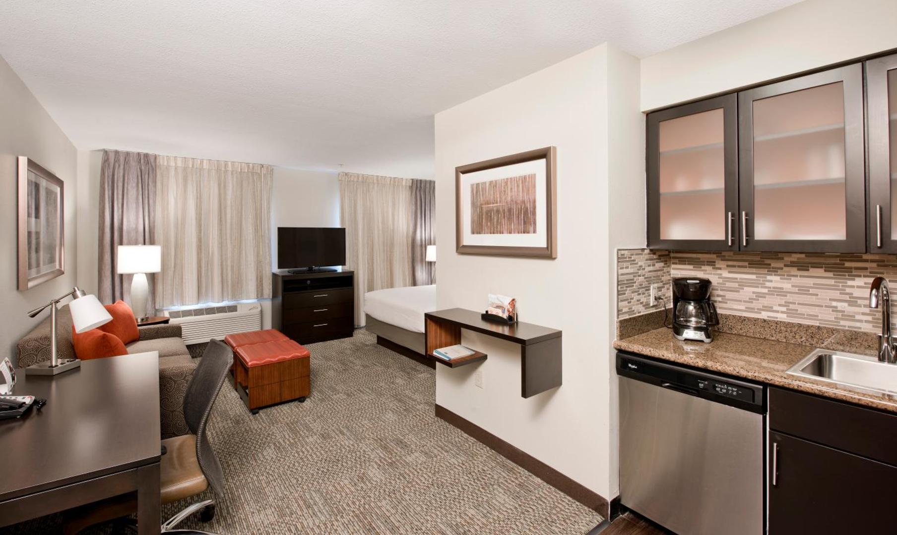Staybridge Suites Charlotte-Ballantyne