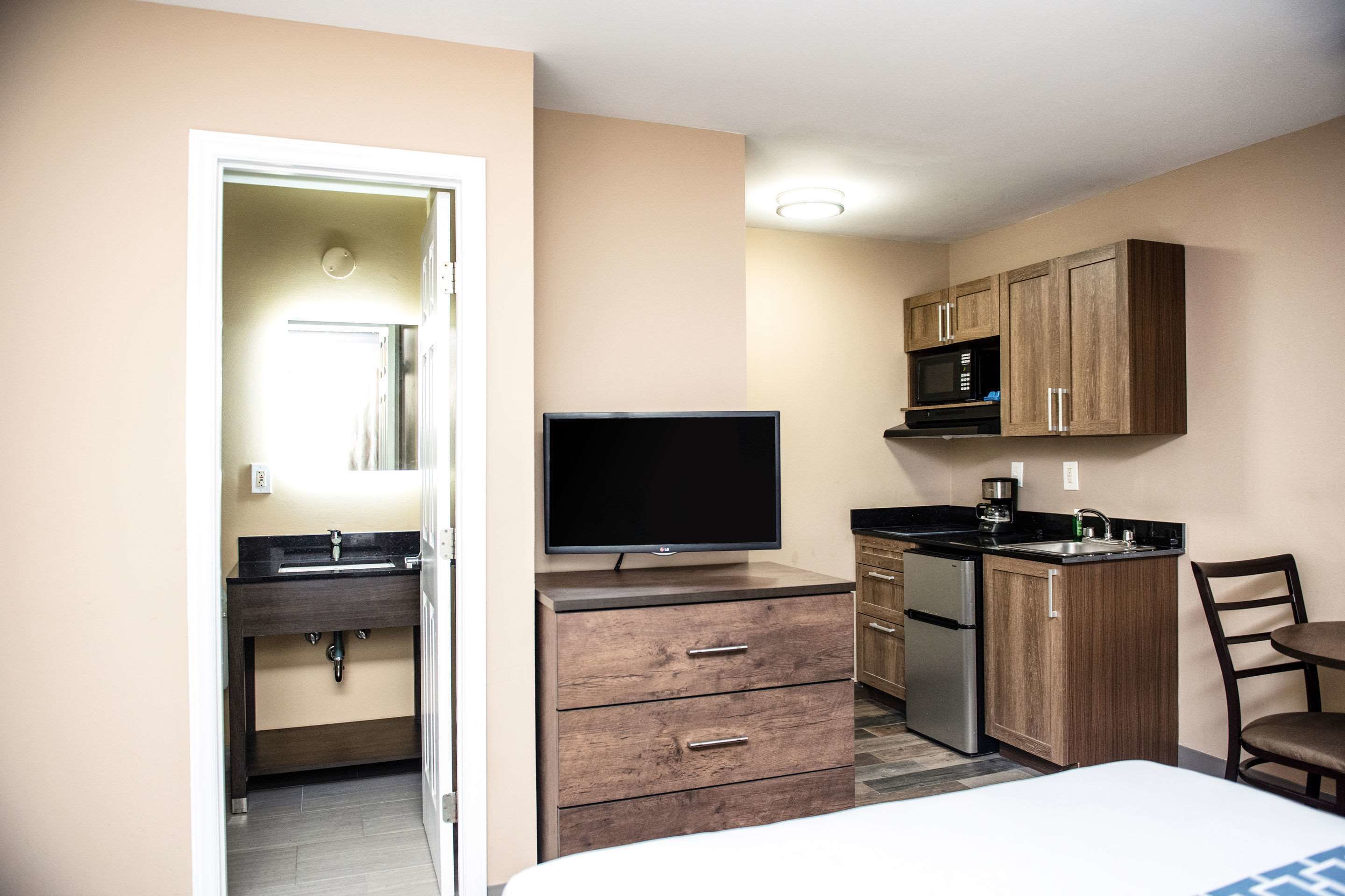 Suburban Studios Charlotte-Ballantyne