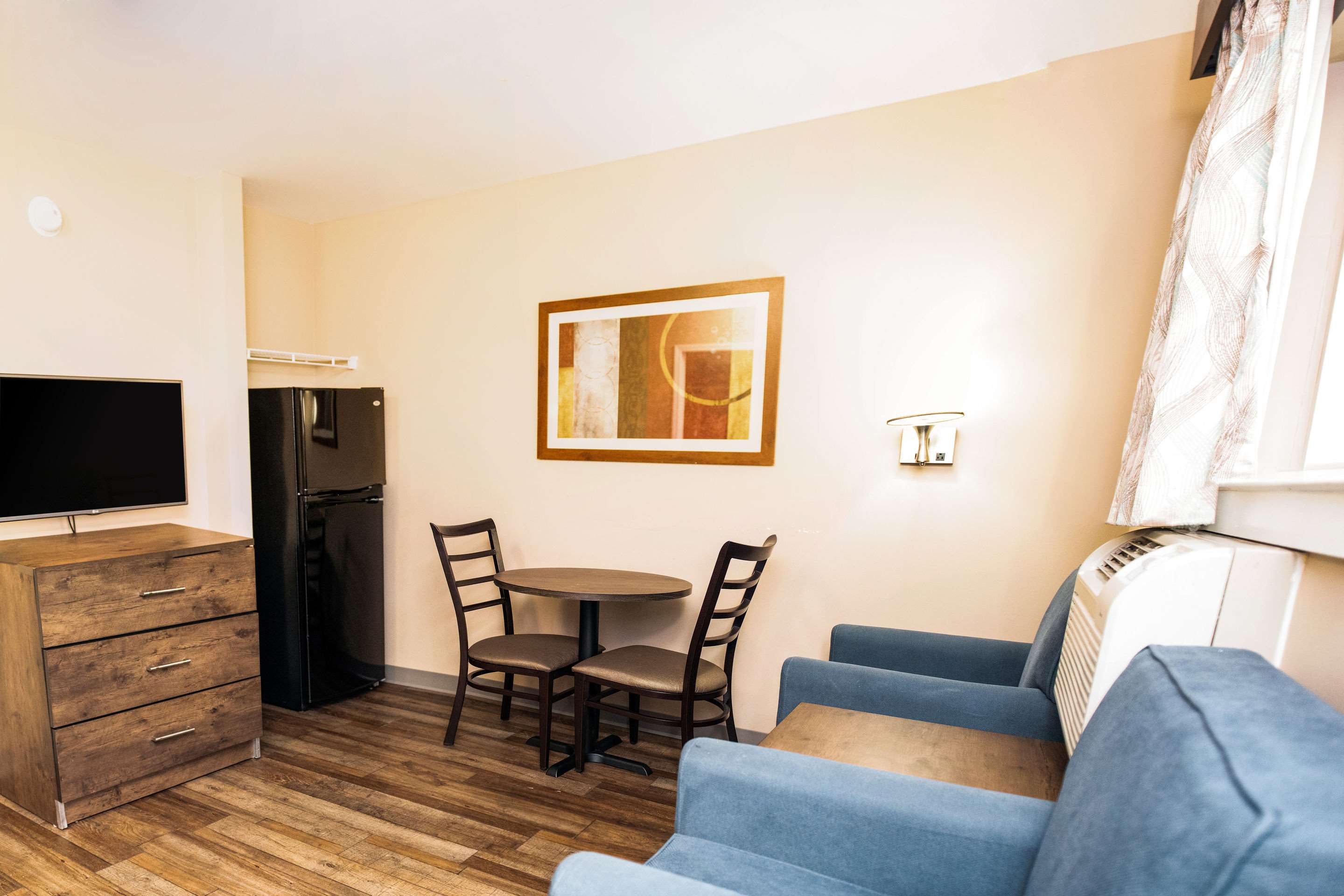 Suburban Studios Charlotte-Ballantyne