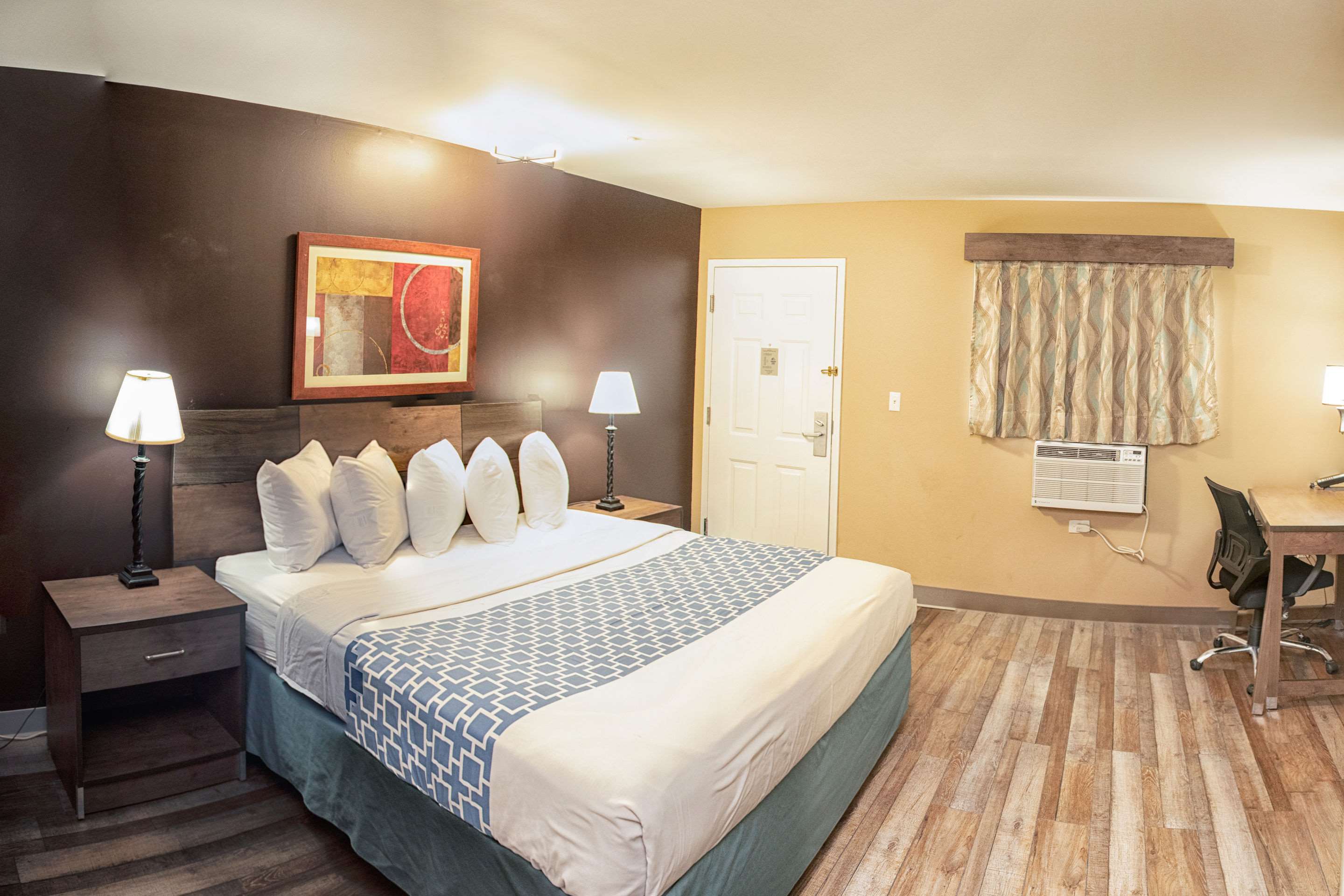 Suburban Studios Charlotte-Ballantyne