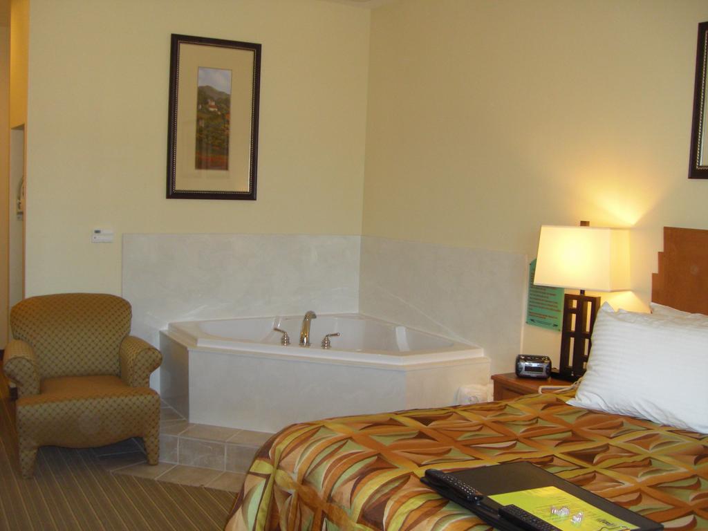 Rodeway Inn Charlotte Airport Area