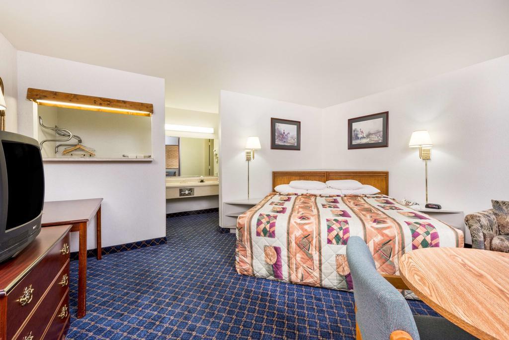 Motel 6 Charlotte NC-Northlake