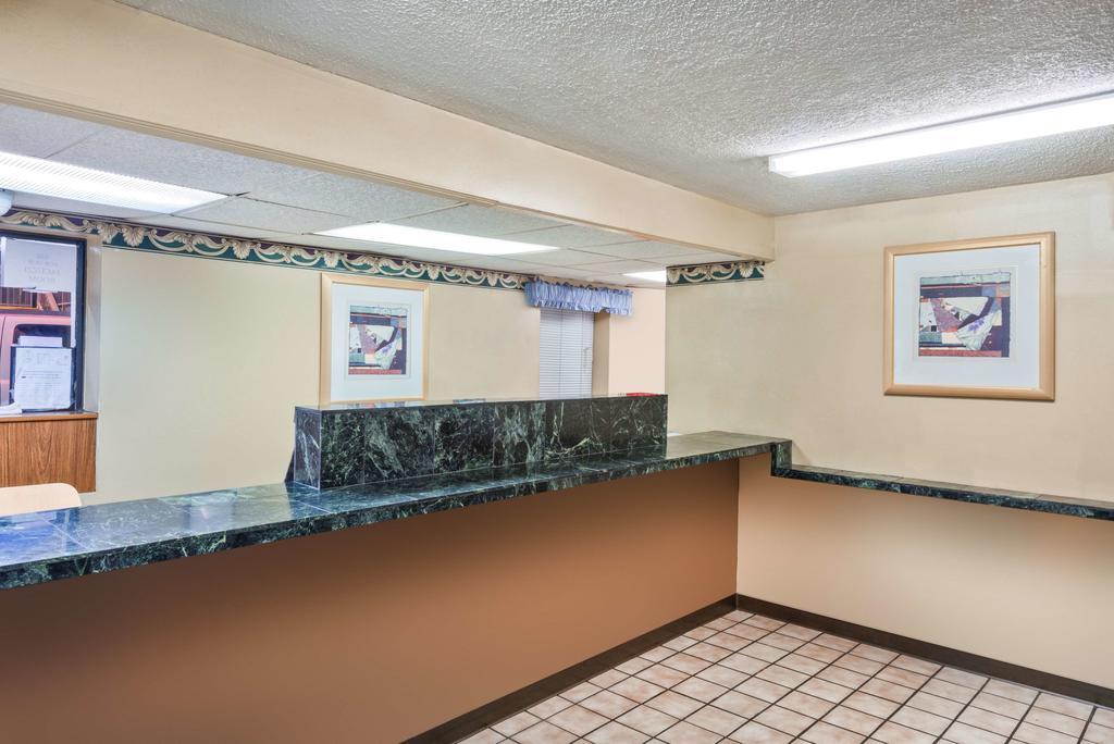 Motel 6 Charlotte NC-Northlake