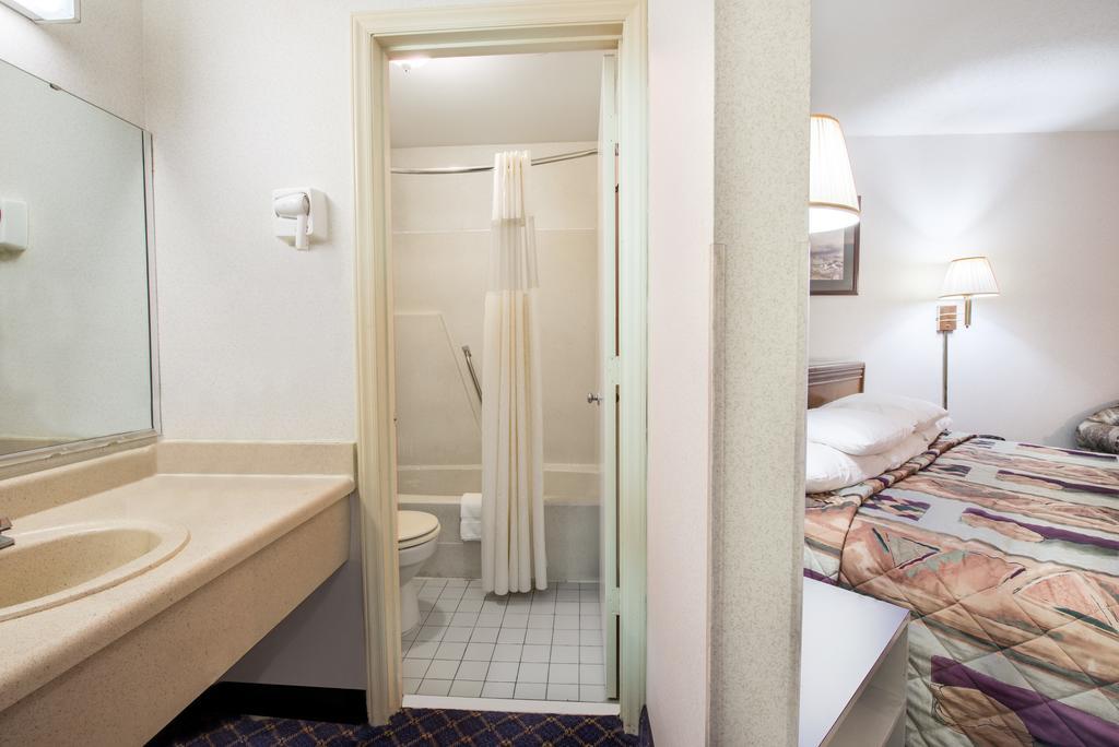 Motel 6 Charlotte NC-Northlake