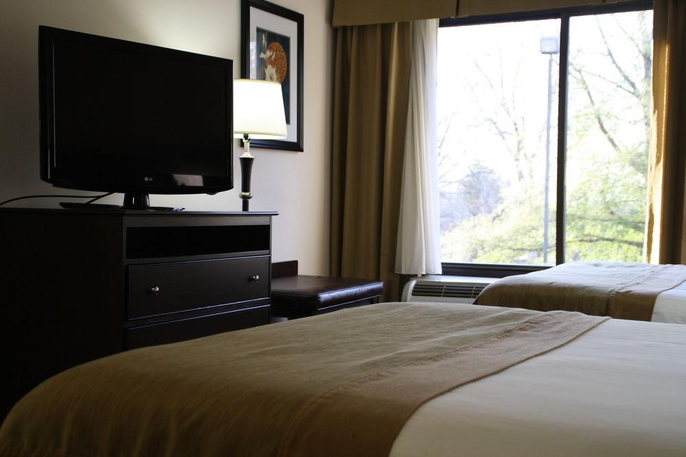 Spark by Hilton Charlotte Tyvola I-77