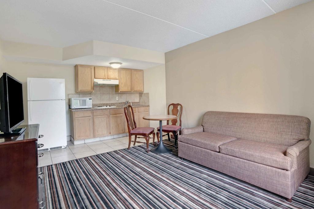 Wyndham Garden Charlotte Executive Park
