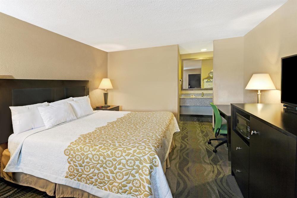 Days Inn by Wyndham Cherokee Near Casino