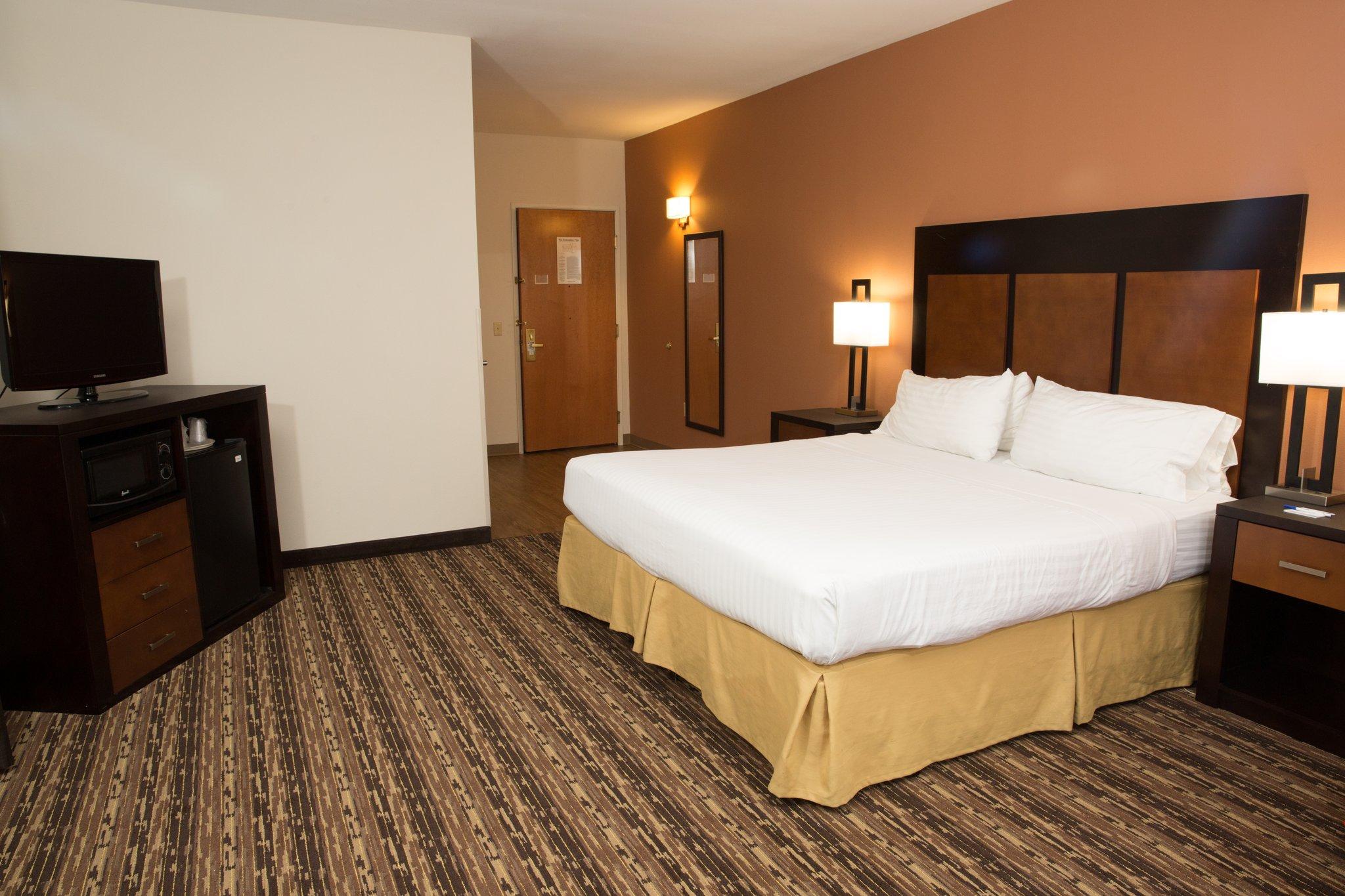 Holiday Inn Express & Suites Cherokee / Casino