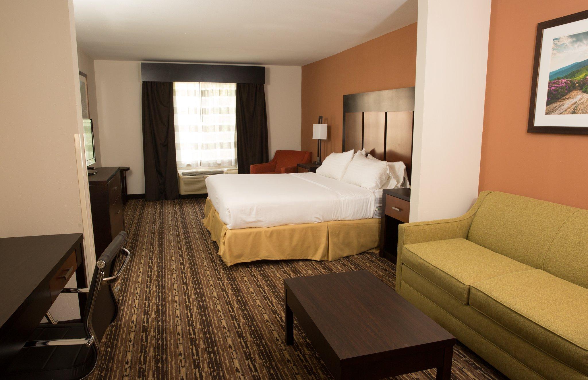 Holiday Inn Express & Suites Cherokee / Casino