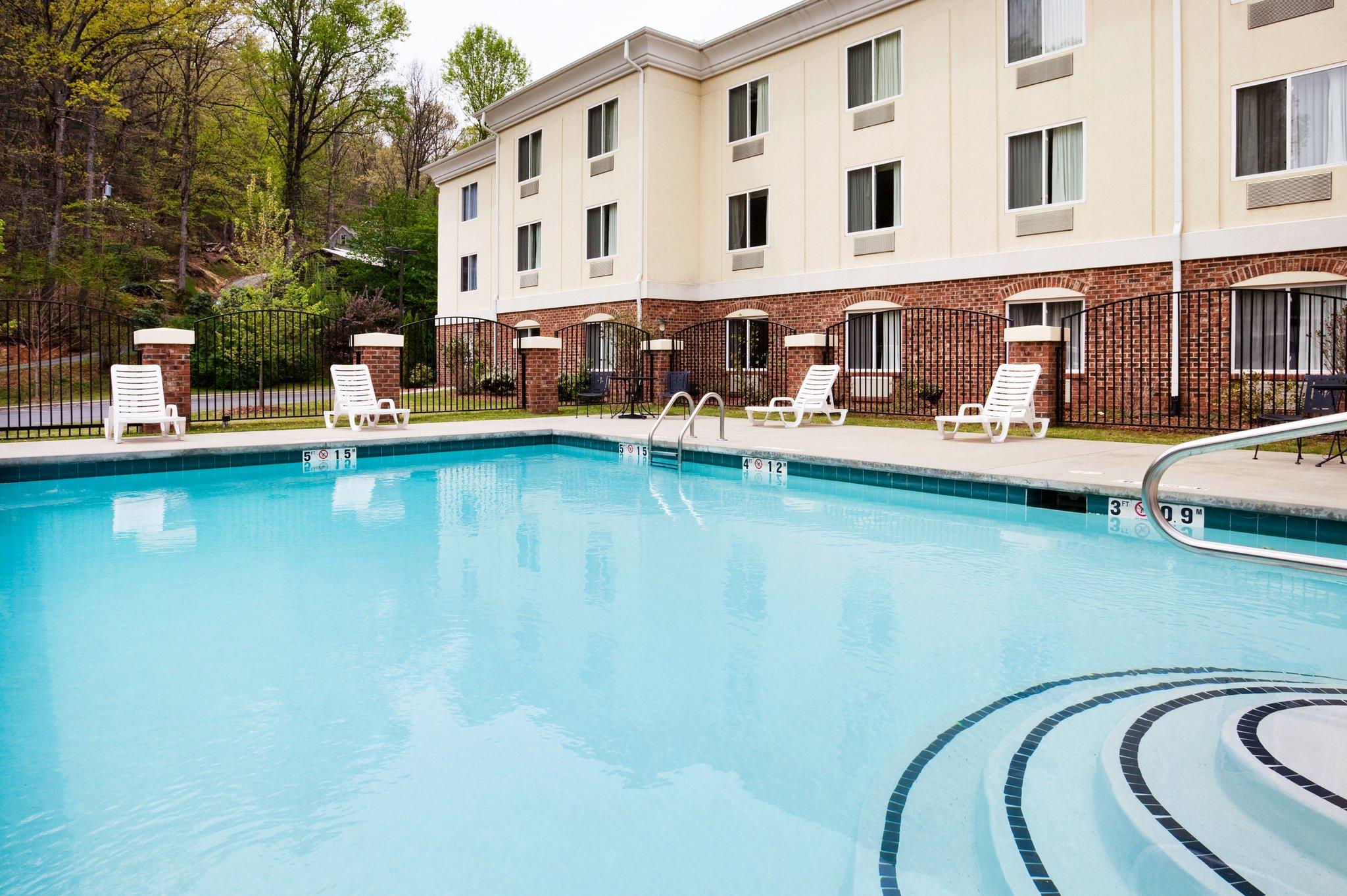 Holiday Inn Express & Suites Cherokee / Casino