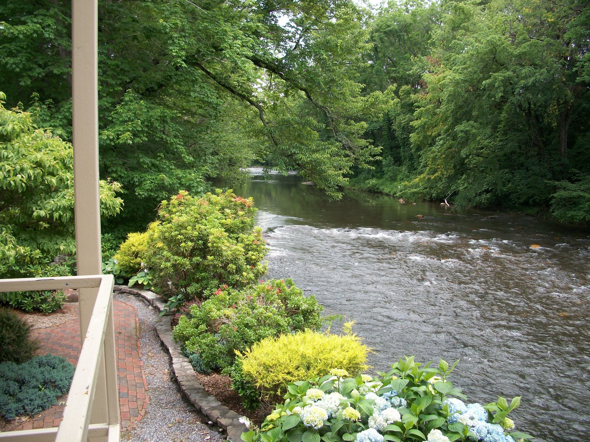 River's Edge Motel