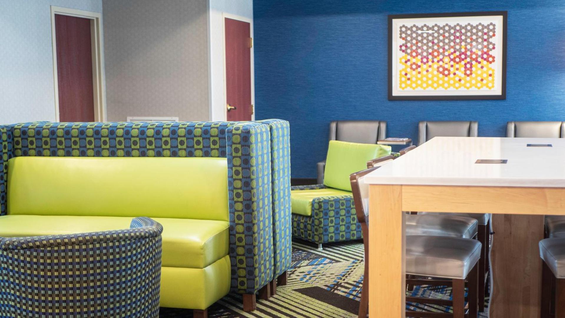 Holiday Inn Express & Suites Charlotte Concord I-85